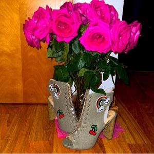 Olive heels, brand new, original box, same day shipping on ALL orders before 1pm